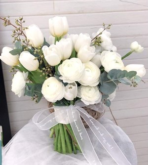 Hoa cầm tay cô dâu