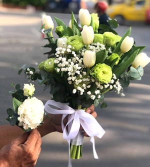 Hoa cầm tay cô dâu