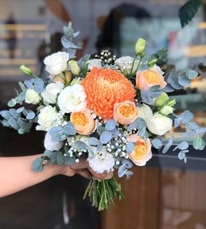 Hoa cầm tay cô dâu